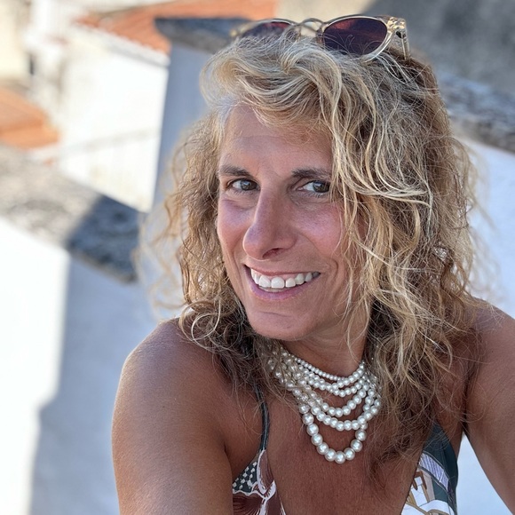 Meet your Posher, Emilia - Picture 1 of 1